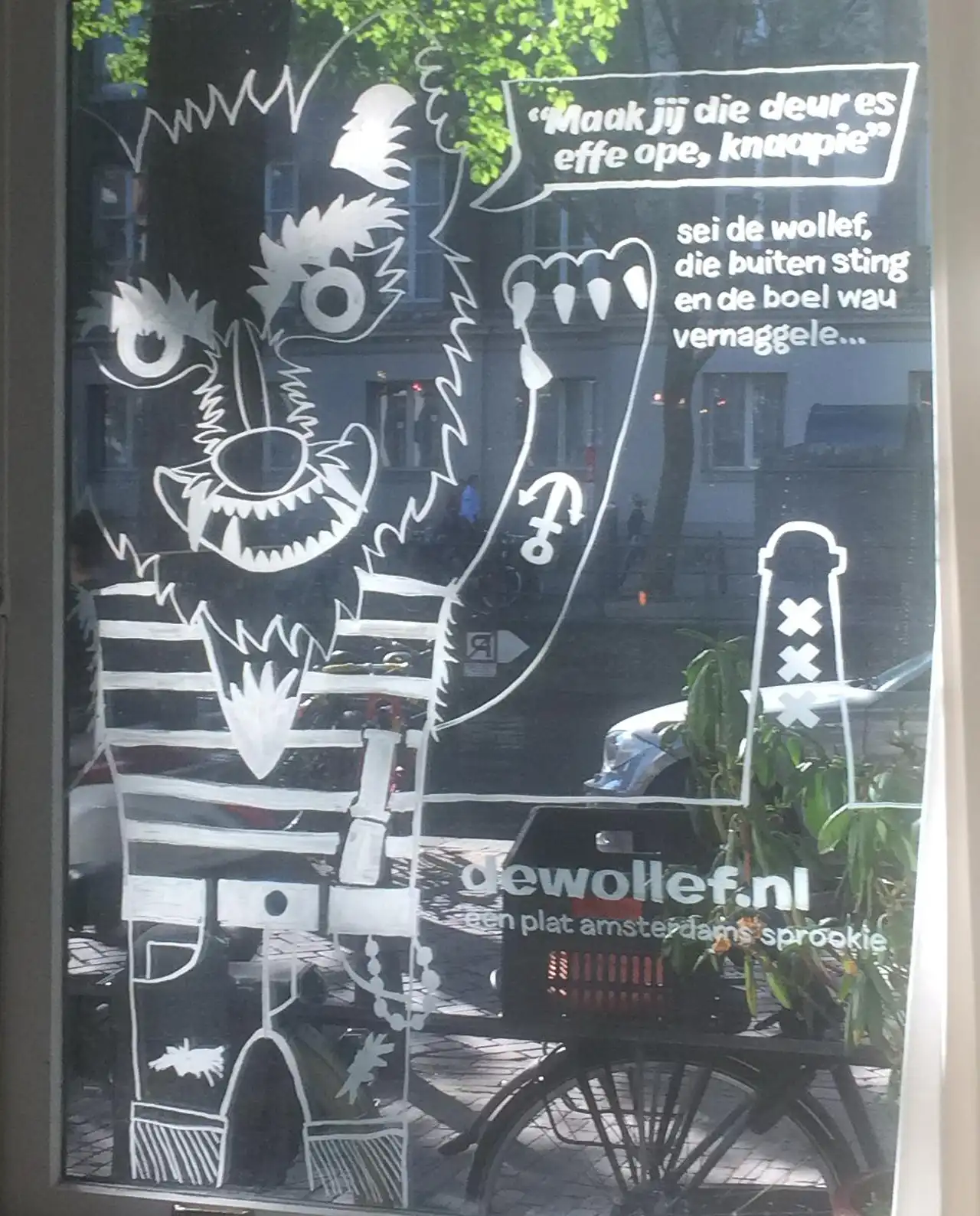 Wollef achter het raam